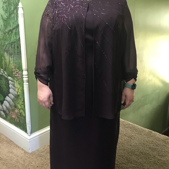 Jean De Lys Mother of the Bride formal dress.  Size 26  Deep Burgundy - Picture 6 of 8